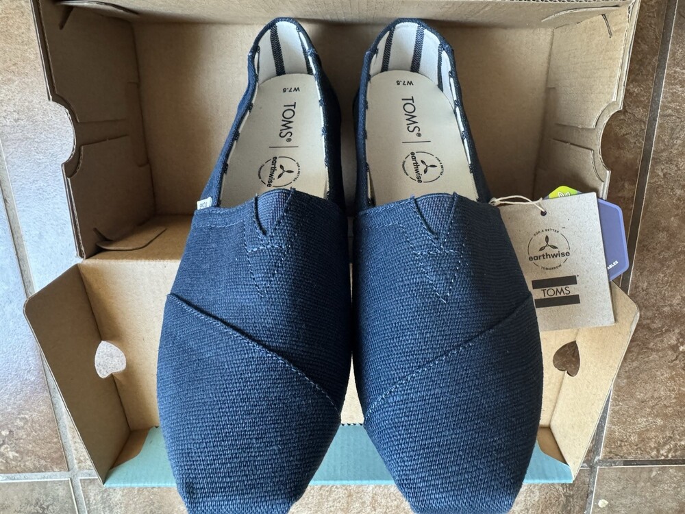 NIB TOMS WOMENS FLAT SHOES Size 7.5